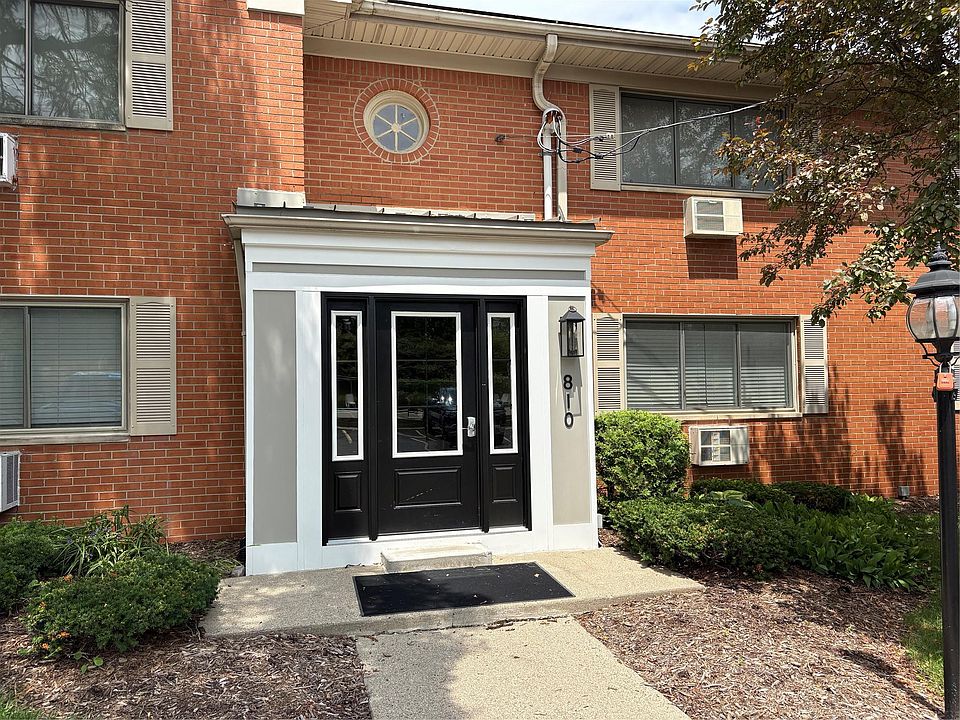 1st image of 810 Plate St Unit 203