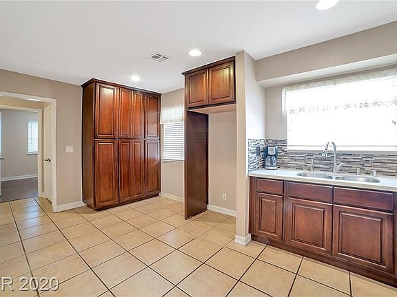4th image of 2828 Drury St