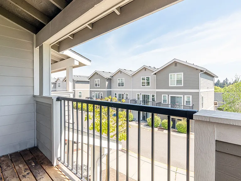 Modern 3 bedroom Townhomes with Garage — Photo 34