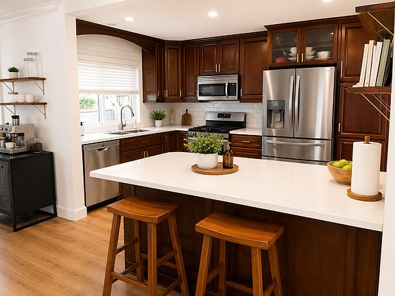 4th image of 2310 W Beverly Dr