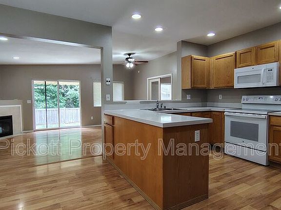 5th image of 1108 NE Beaumont Ln