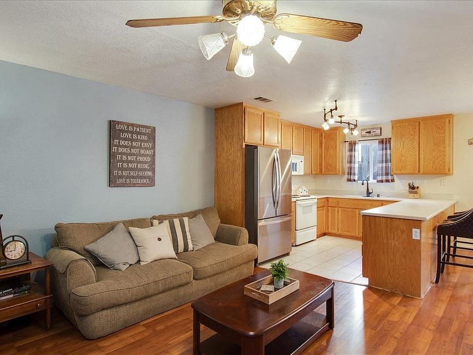 2nd image of 3006 Courtside Dr
