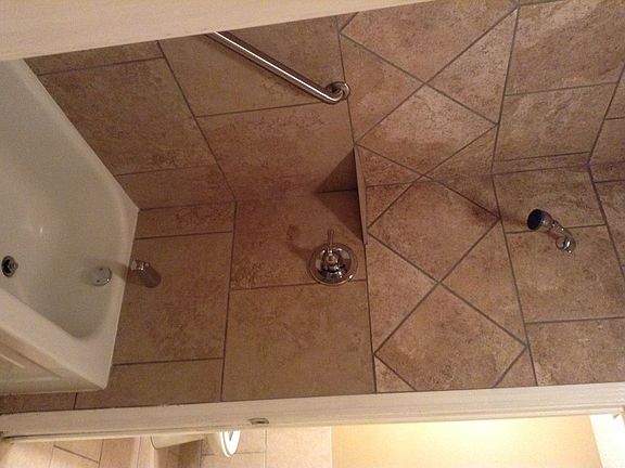 Tub/Shower area
