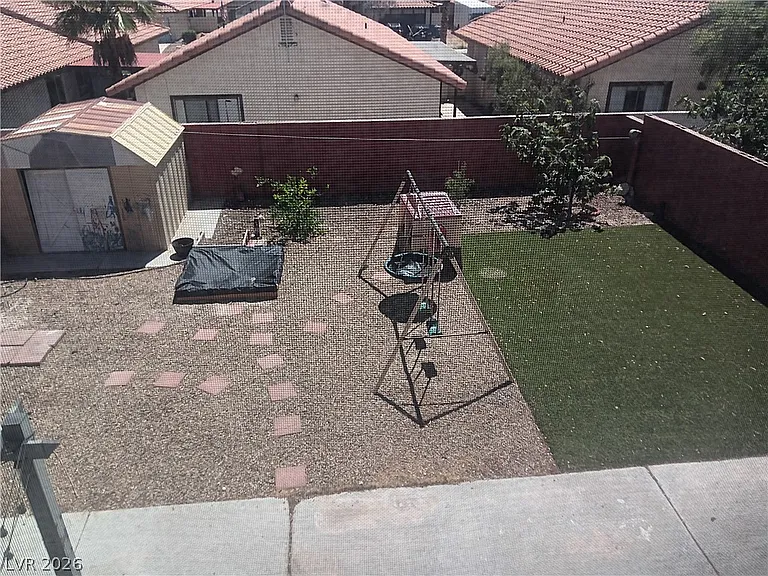 121 Logansberry Ln — Photo 37