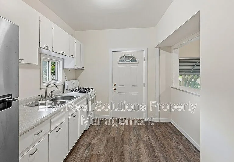 2028 W Galbraith Rd — Photo 28