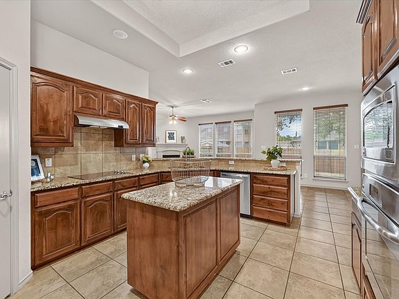 4th image of 14 Lucas Ln