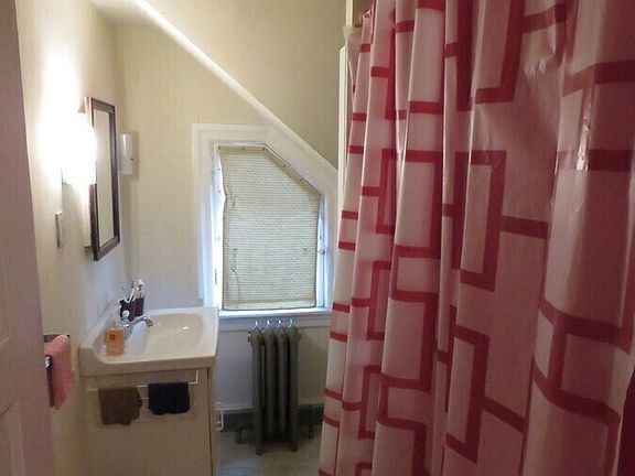 4th image of 4634 Spruce St #3F