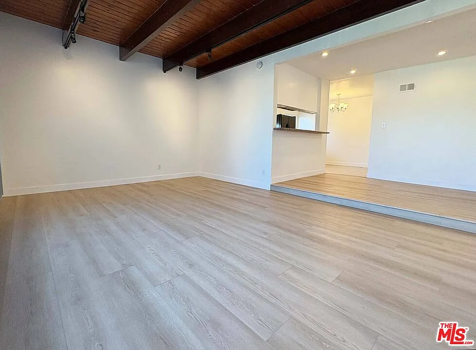 4 bed, 3.0 bath, 1750 sqft, $3,995 — Photo 2
