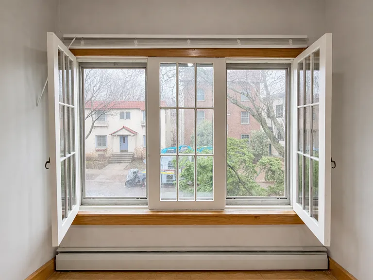 Emerson Manor Flats — Photo 17