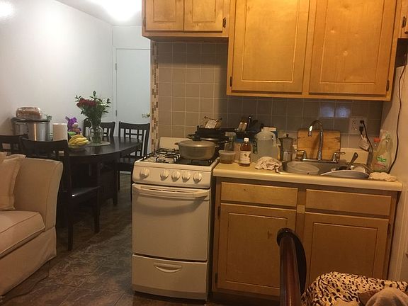4th image of 4567 Carpenter Ave