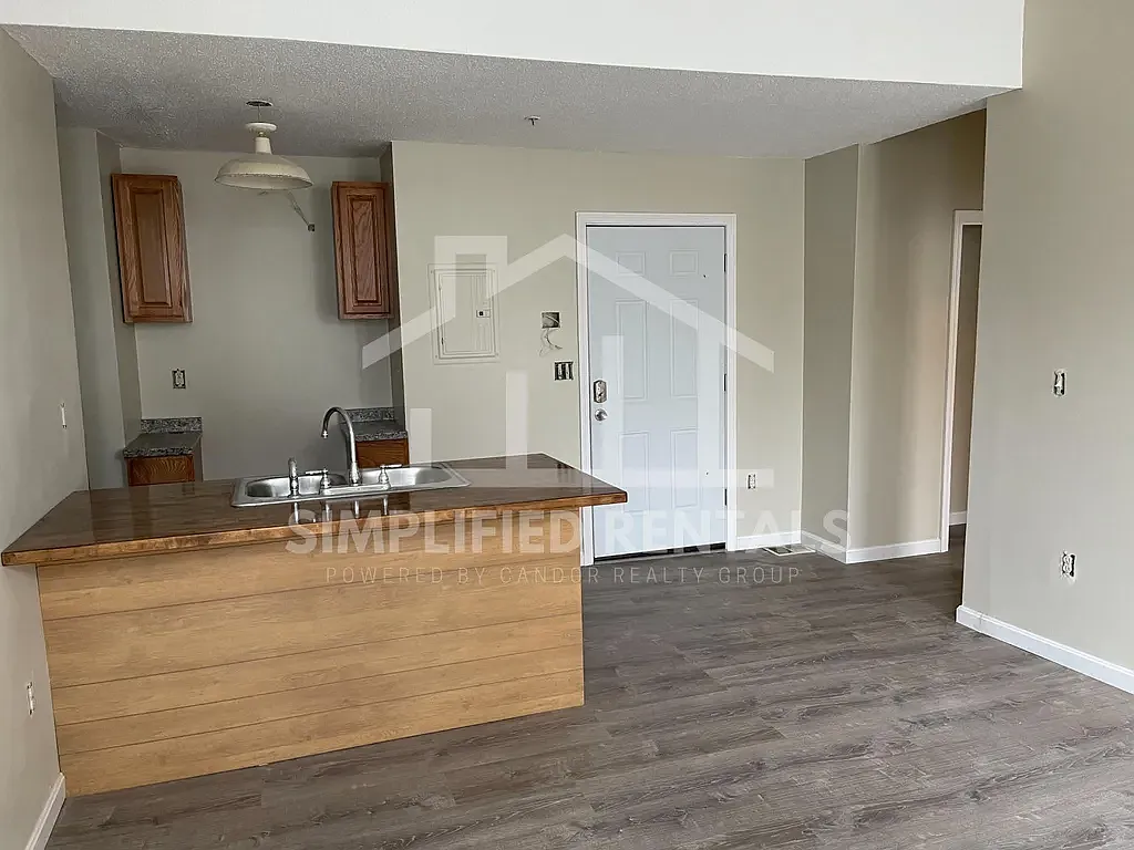 2 bed, 700 sqft, $1,750 — Photo 2