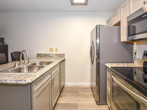 4th image of 1402 S Palmetto Ave #406