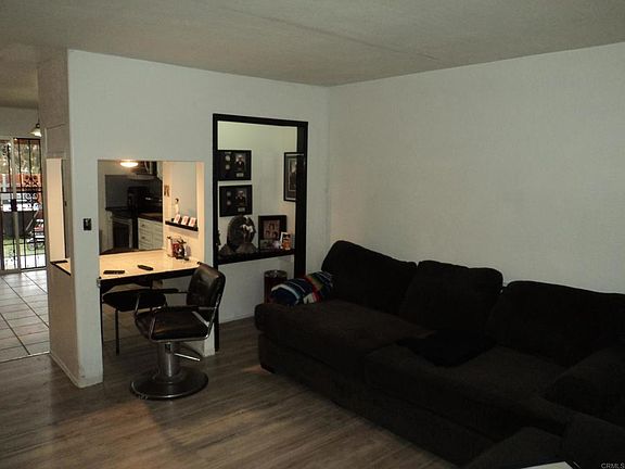 2nd image of 2083 Berry St
