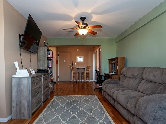 5th image of 370 W Broadway APT 3M
