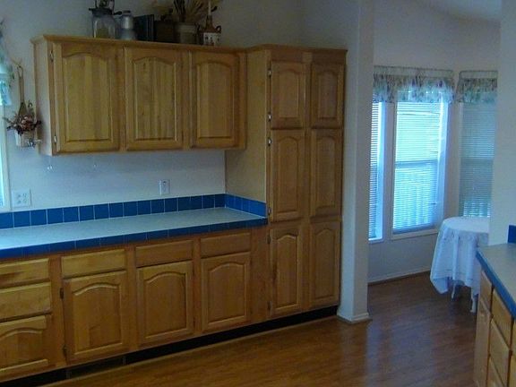 3rd image of 880 Carriage Ct