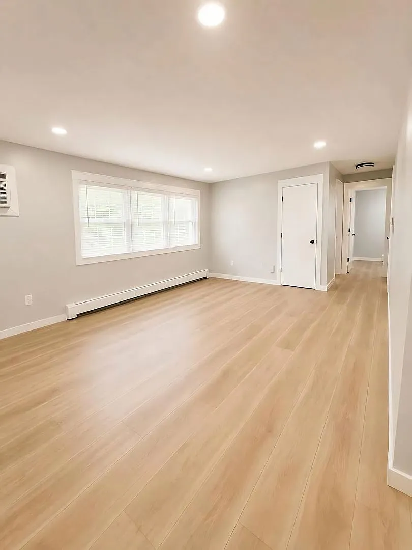 White Oak Manor — Photo 3