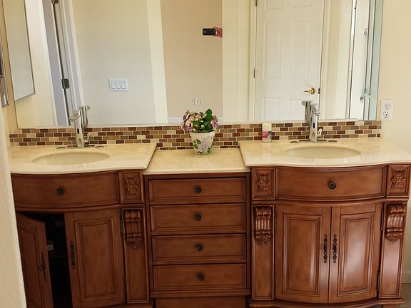 3rd image of 324 Savannah Ct