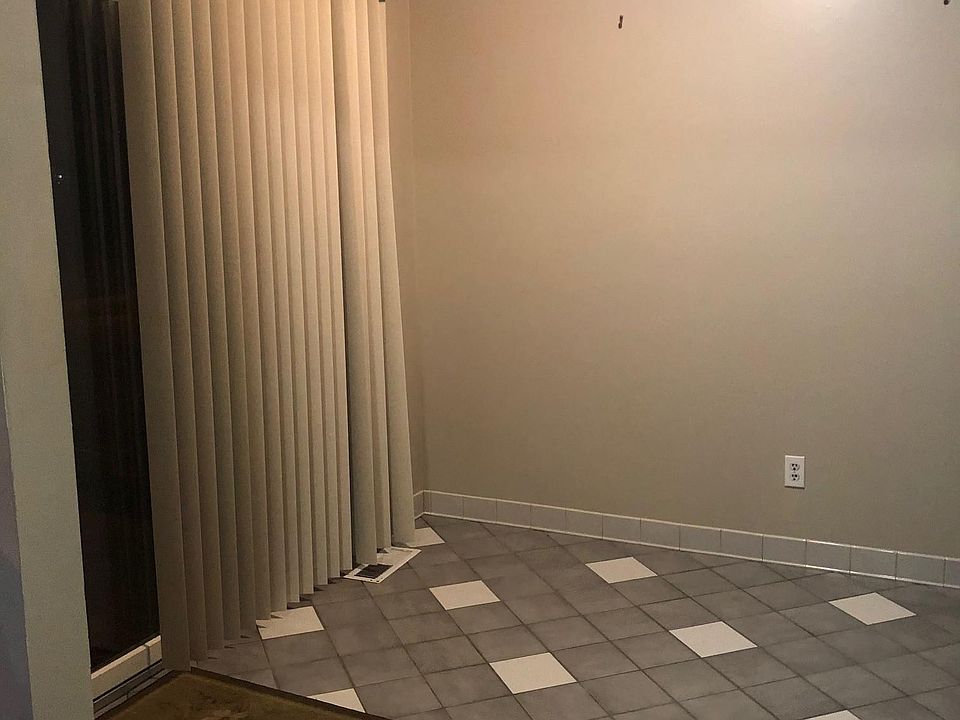 1st image of 187 Surrey Ln #187