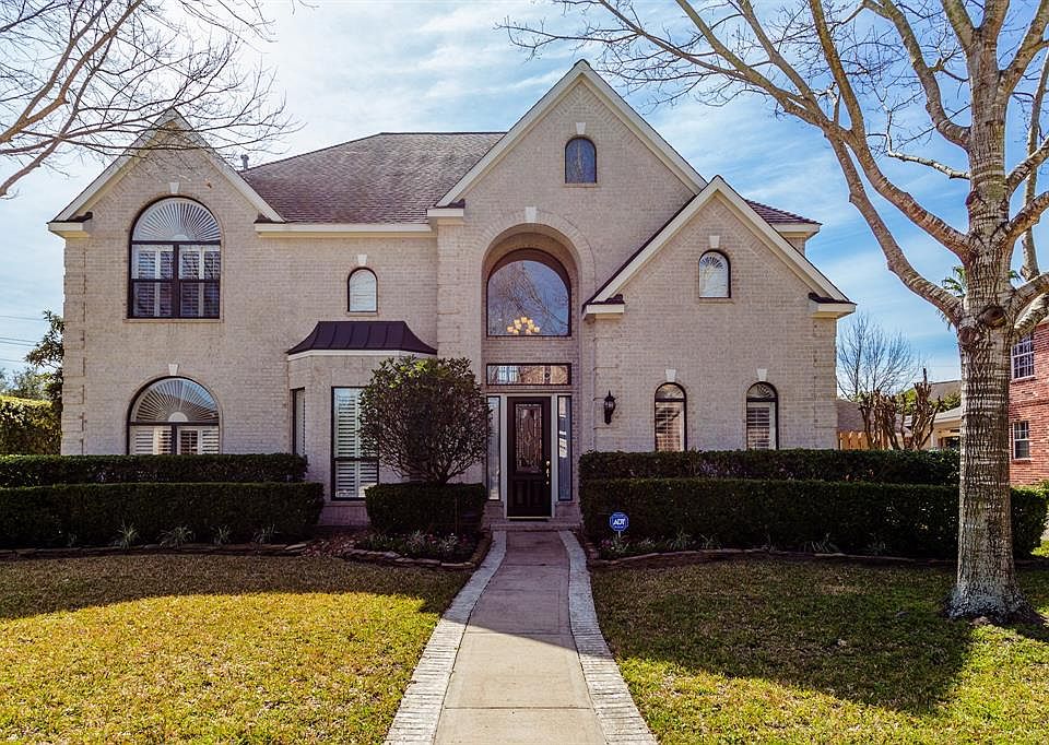 Welcome home to 17403 W. Copper Lakes Drive in Copper Lakes!
