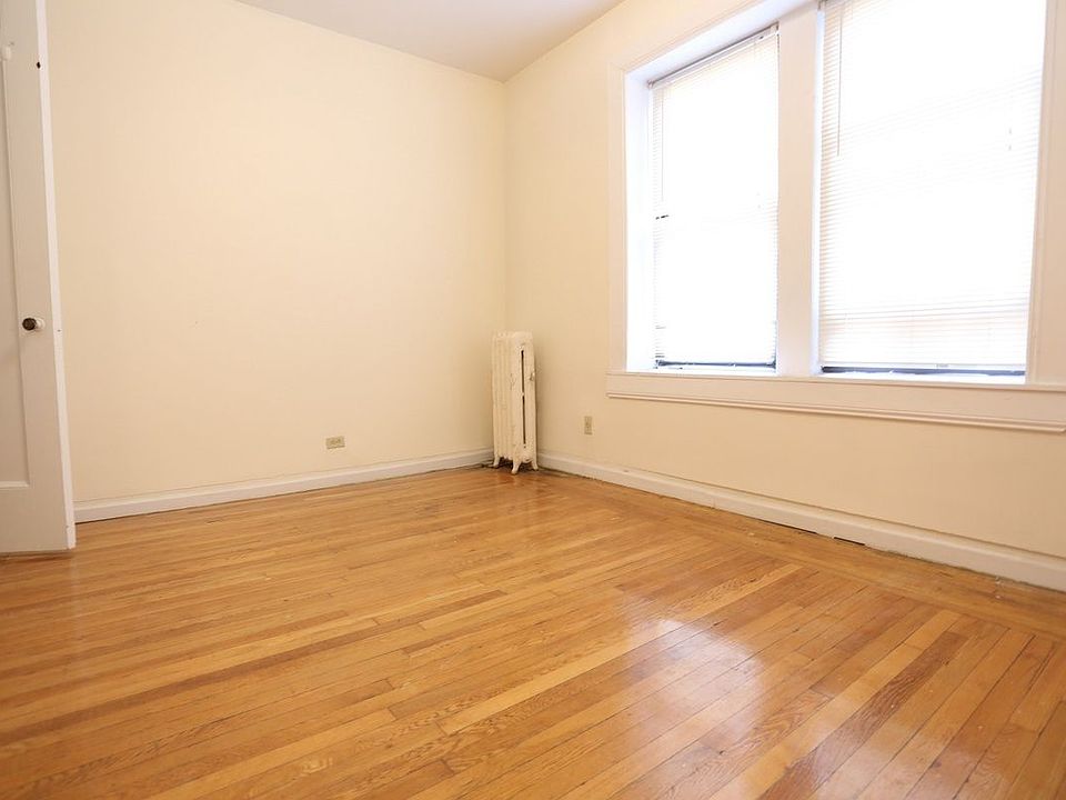 2nd image of 90 Pinehurst Ave APT 1C