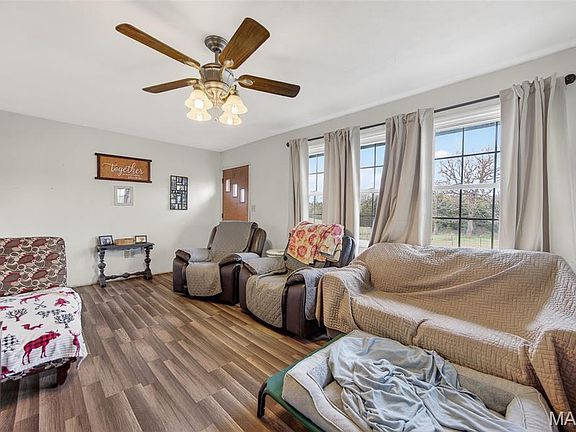 3rd image of 27 Pleasant Knoll Rd