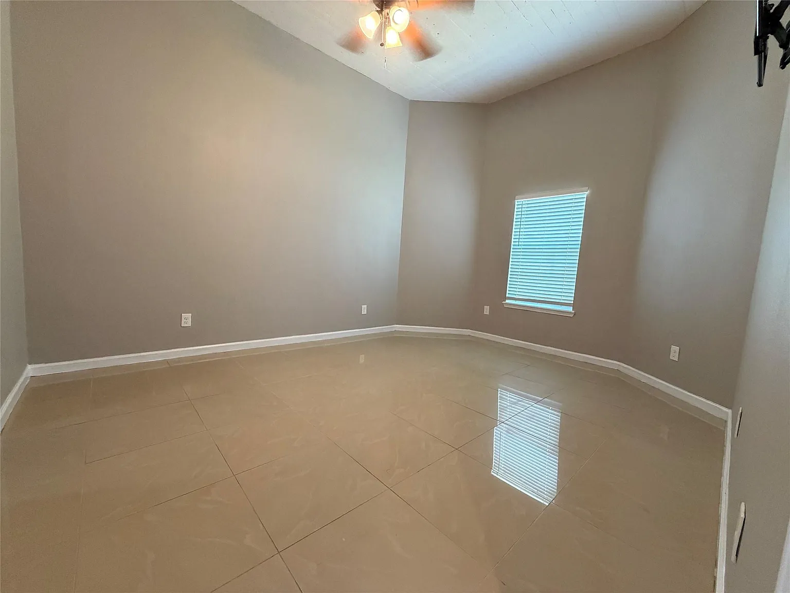 3 bed, 2.0 bath, 1622 sqft, $1,895 — Photo 4