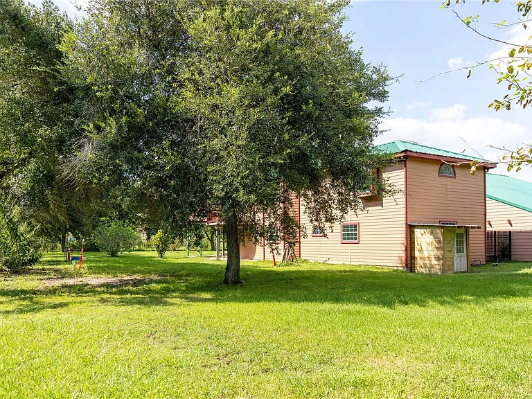 3245 W Highway 6 — Photo 45