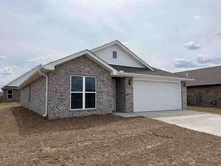 2131 Wildflower Dr — Photo 1
