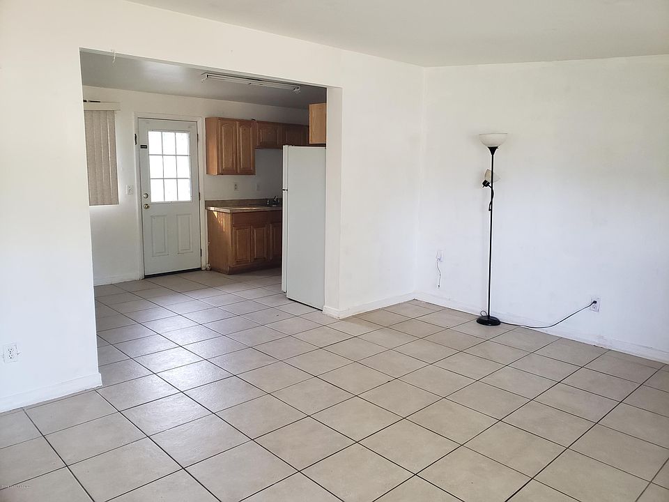 2nd image of 942 Lormann Cir