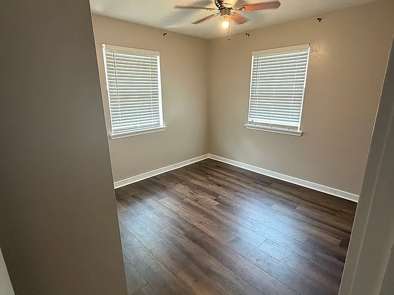 909 Clearview Ave — Photo 7