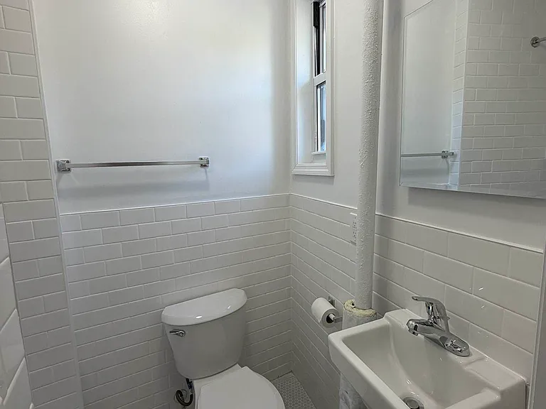 100 Kingsland Ave #1R — Photo 9