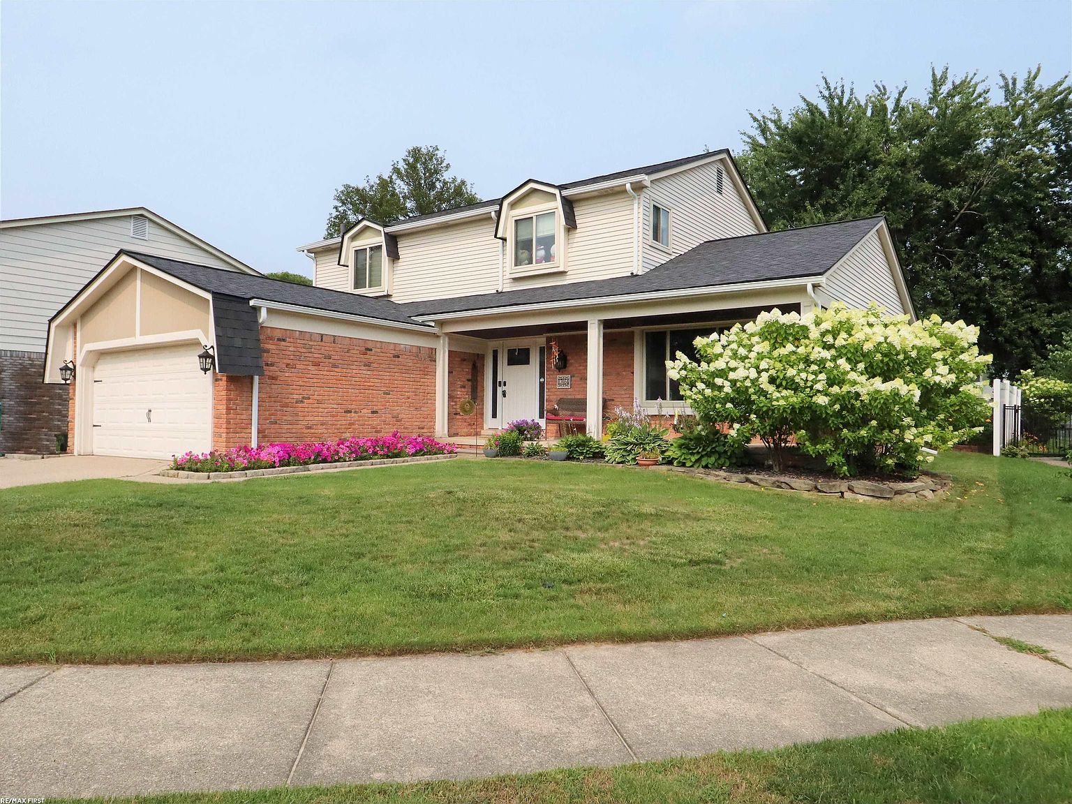 17054 Knollwood Ct, Clinton Township, MI 48038 Zillow