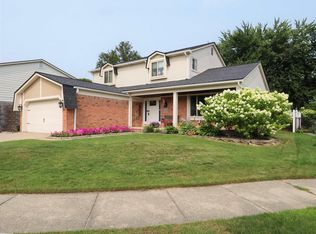 17054 Knollwood Ct, Clinton Township, MI 48038