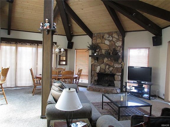 4th image of 979 Deer Trail Ln
