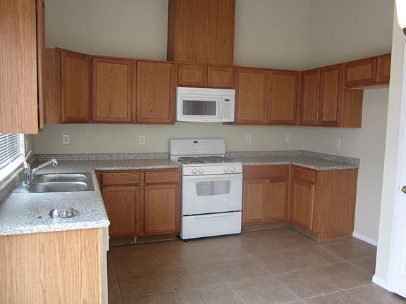 4th image of 3367 Greenwood Springs Dr