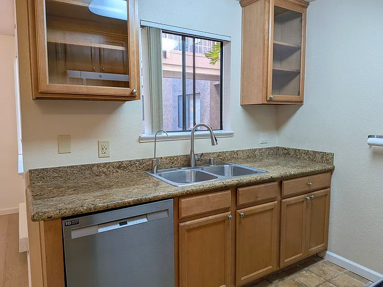 2250 Monroe St #137 — Photo 7