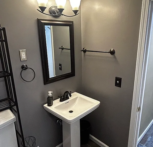 2421 Clarendon Ave — Photo 19