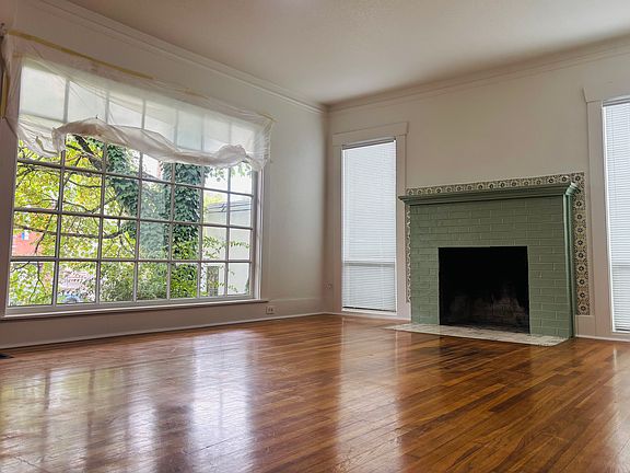 4th image of 3603 NE Sandy Blvd