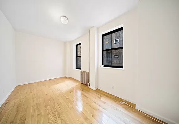 3rd image of 140 W 71st St #4FF