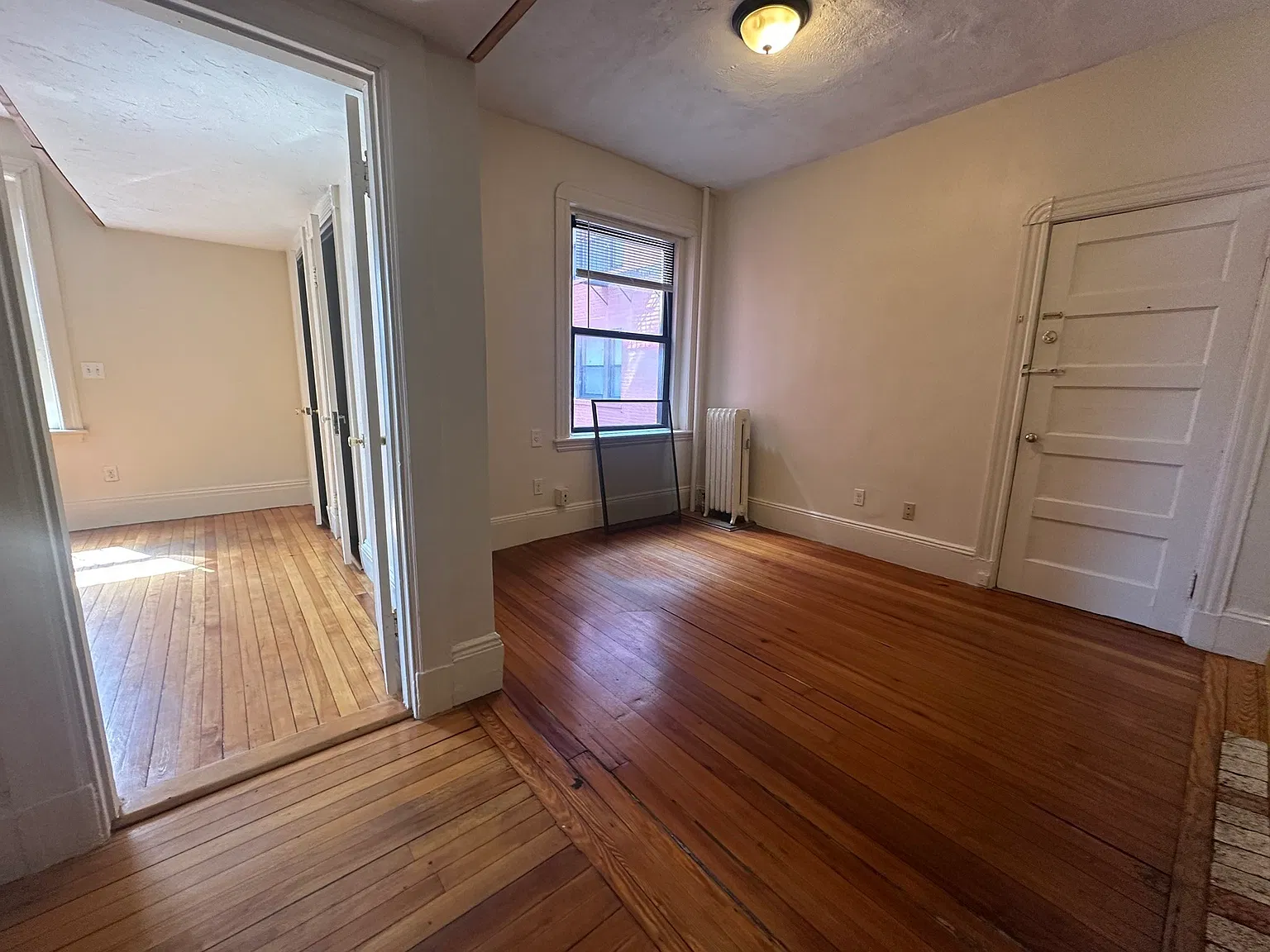 1 bed, 1.0 bath, 400 sqft, $2,100 — Photo 2