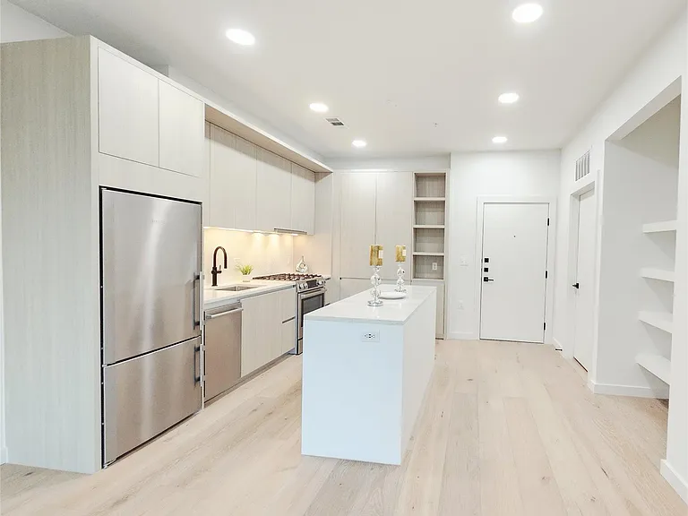 2209 S 1st St #323 — Photo 5