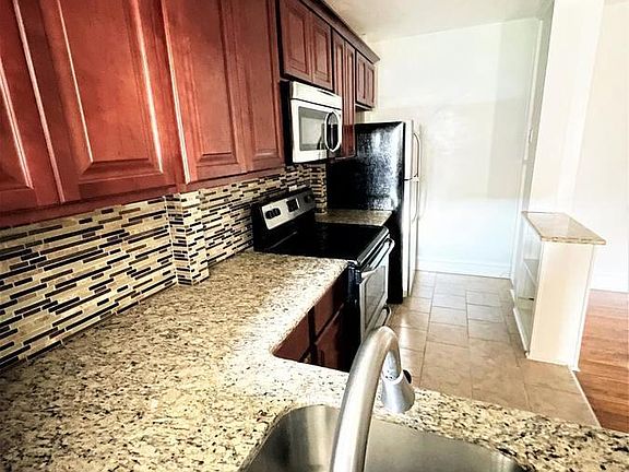 3rd image of 1318 W 13th St #2