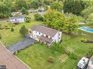 60 Falcon Dr, Chalfont, PA 18914