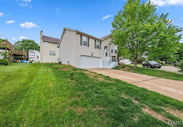 123 Woodlake Ct — Photo 2