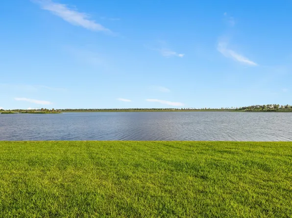 915 Sweetgrass Street, Loxahatchee, FL 33470