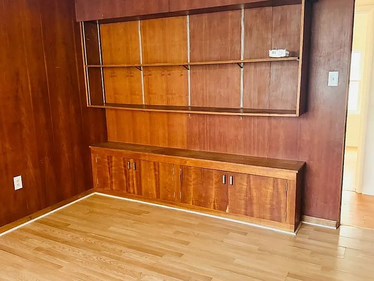 913 Nott St — Photo 13
