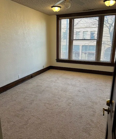 119 1/2 N Broadway #3 — Photo 7