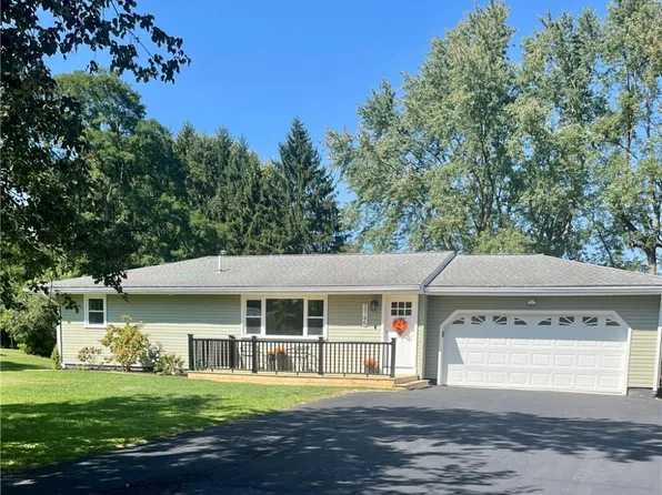 3745 Pleasant Dr, Hermitage, PA 16148