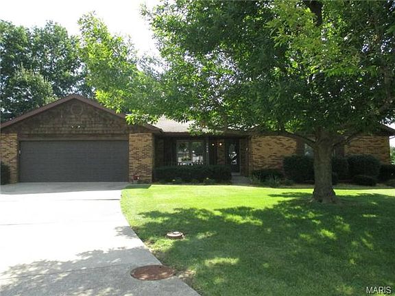 2nd image of 1028 Chelle Ln
