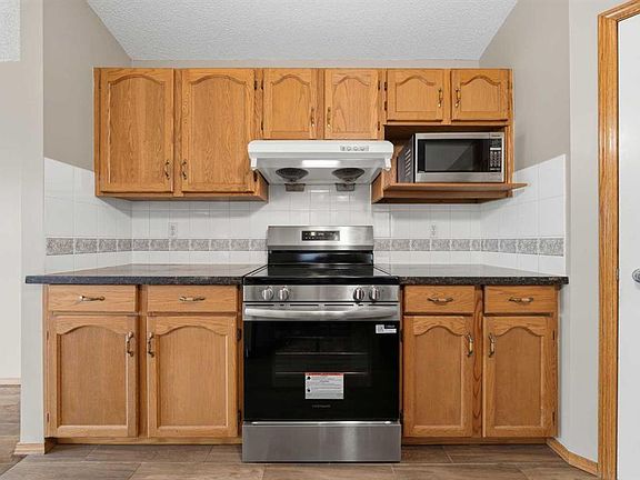 3rd image of 142 W Arbour Meadows Close NW